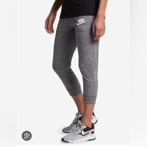 Nike cropped joggers, size small, grey, light weight for summer—good condition
